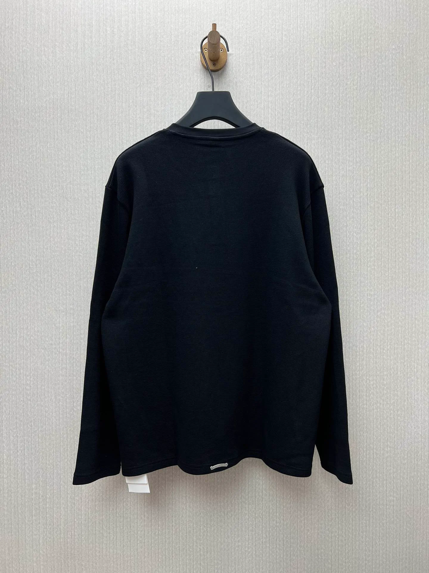 🅿️440 Crow Heart 25SS leather henley collar waffle sweatshirt. The fabric is made of 350g cotton waffle double-layer material before washing. Size: S.M.L